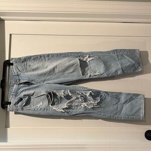 American eagle mom straight Jean Light Blue Distressed sz 8 regular